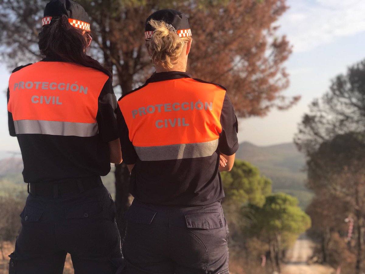 Rosa_26_D's tweet photo. En El Campillo con mi compi natalia https://t.co/ojxmvxgu8D