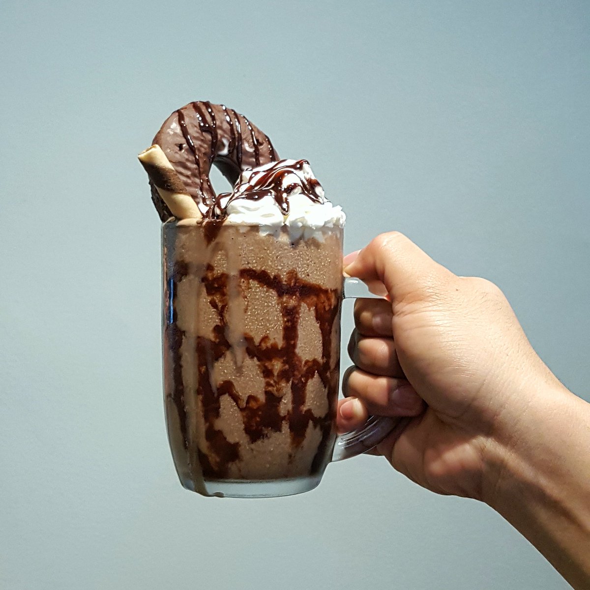 FoodIsLifePH_'s tweet photo. Bye bye rain!π§ Time for some Chocolate Doughnutπ©Frap by @CafeYoki #FoodIsLifePH #Whattoeatph https://t.co/UAyG5BlXLi