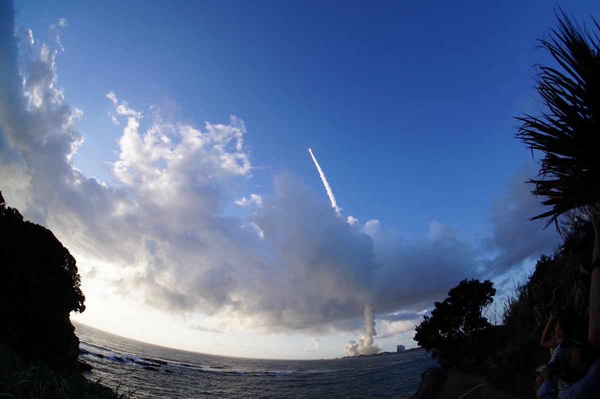 cairn42's tweet photo. 晴れなのに雲ズボも楽しめる,一度で二度おいしい打ち上げでした.
#H2AF36 #QZS4 #みちびき4号機 https://t.co/fIN0ItMIUb