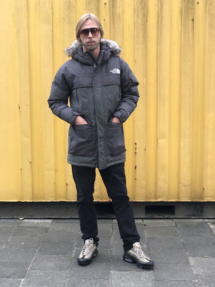 ZOOELEMENTS's tweet image. #strikeapose #nicebackground #zooelements #nike95