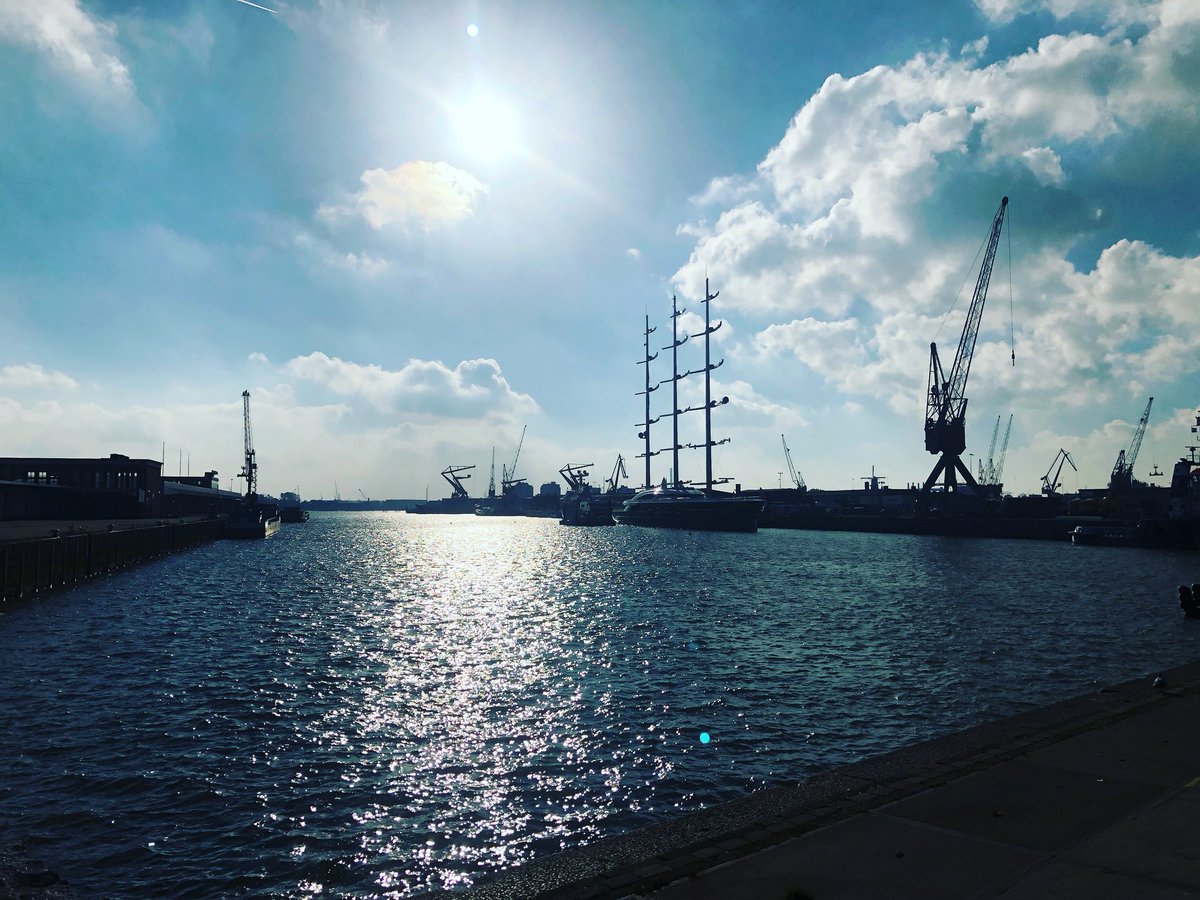 ZOOELEMENTS's tweet photo. Rotterdam #OMW #LocationMeeting #Musicvideo #NewProject https://t.co/WhXQqHmvxn