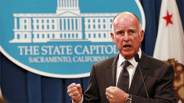 ECarsReport's tweet photo. California Governor Signs Legislation Requiring the State to Purchase Zero-Emission Heavy-Duty Trucks and Buses https://t.co/KDs98MXhHJ https://t.co/MBfVc808oh