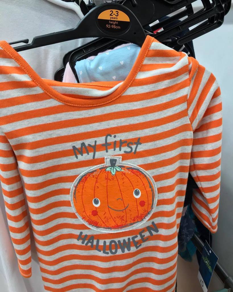 JagerBrister's tweet photo. First Halloween....... 2-3 years old...... wut #halloween #asda #goodatmaths https://t.co/jLYr3YgWwz https://t.co/EzHNGb3HeF