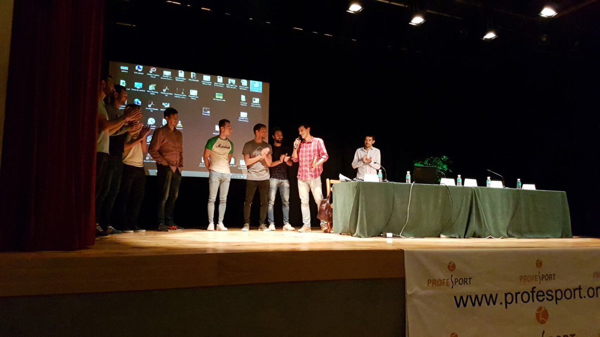 _Profesport_'s tweet photo. Homenaje a Julian Calero por sus más de 7 años como presidente de la asociación Profesport.
Gracias por tu trabajo, constancia y buen hacer https://t.co/UCWn1vKIcp