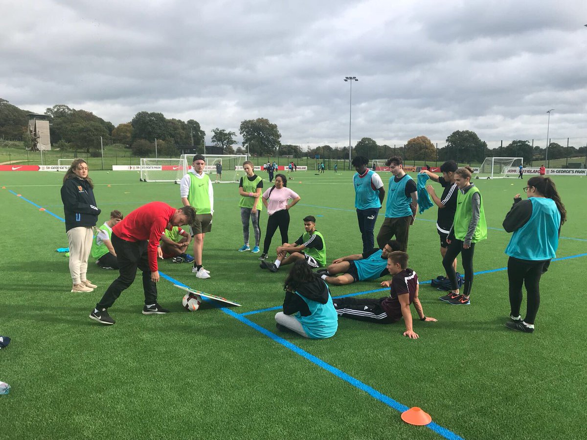 Bed_AcadPE's tweet photo. Day 2 - up early and off to @StGeorgesPark for three 20 minute football sessions #transitions #defending #playingfromtheback https://t.co/hzefHlXTAe