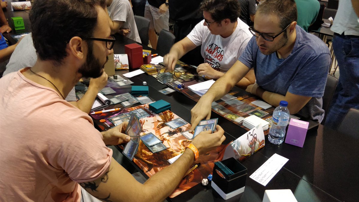 JupiterJuegos's tweet photo. Mientras tanto en el #nacionalmtg2017 se está jugando el #SuperModern y los #PPTQ de Estándar y Sellado
#JupiterJuegos https://t.co/g1G2TROkGq