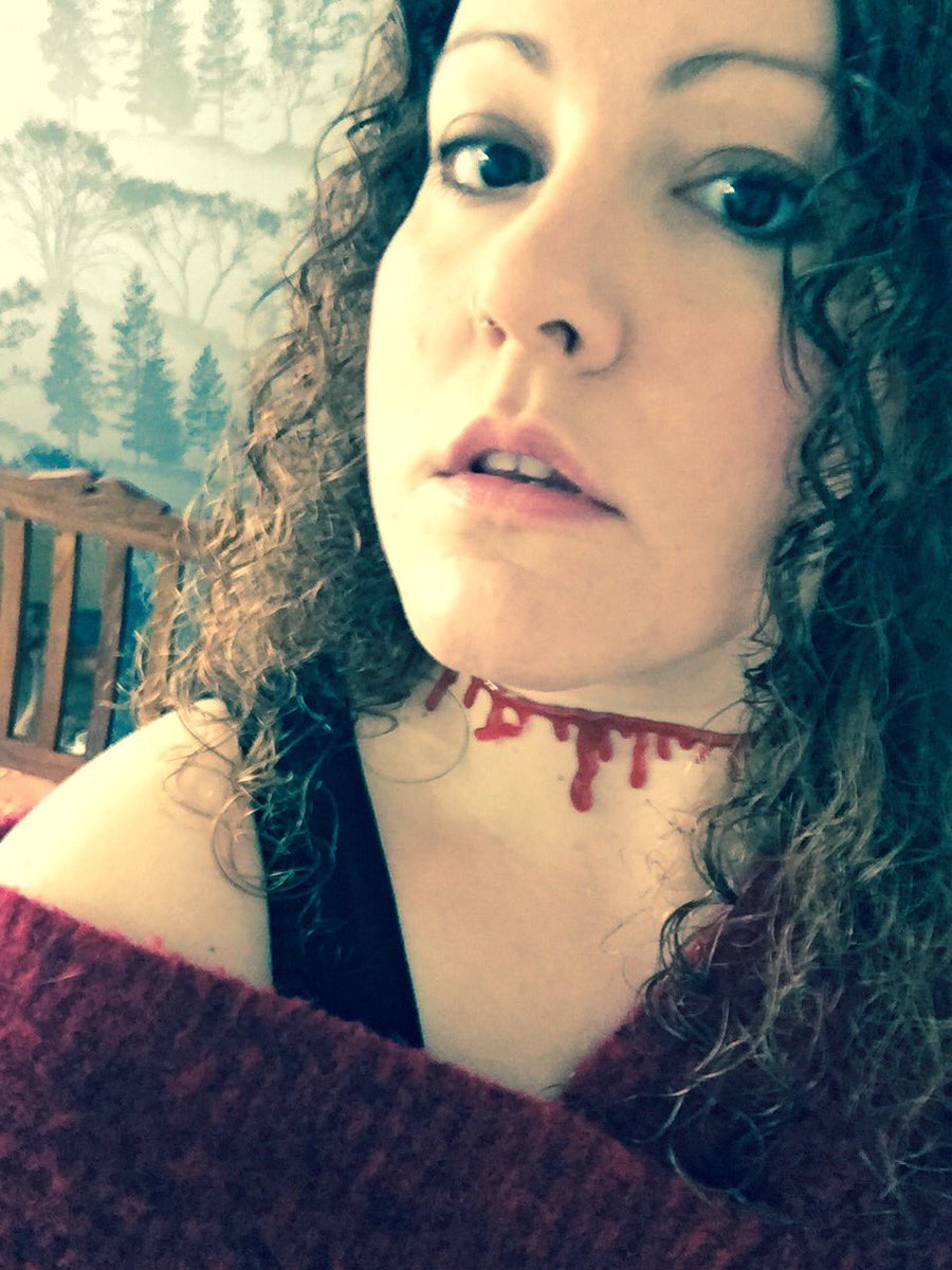 penelopebabs's tweet photo. When it's the last day of #Mayhem17 & you're both figuratively & now literally dead (ta for the choker, @EmmisforM) https://t.co/JayAz7K6KM