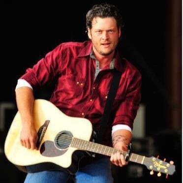 ShefaniRules's tweet image. #SameYEAR?