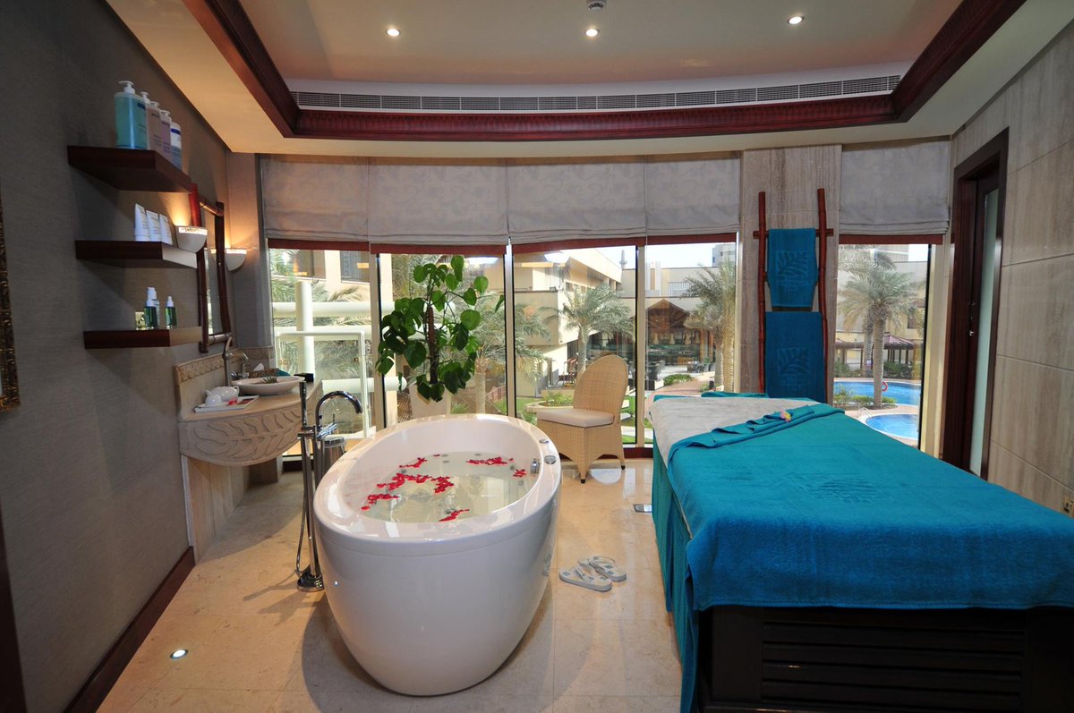 RBlu_Bahrain's tweet photo. Start your week, with some well earned relaxation 
#Bahrain #Radissonblu #Spa #Relax #Pool #massage https://t.co/55sj3uqiP4
