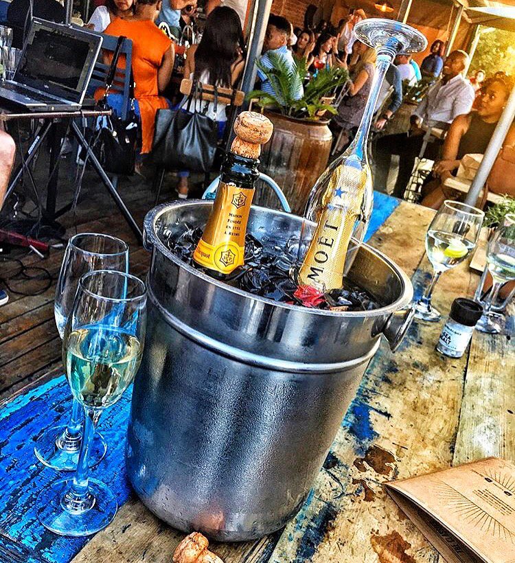 SocialOnMain1's tweet photo. Time to pop those bottles because itโs Sunday FUNDAY! ๐พ
#SocialOnMain #Champagne #Pop #Moet https://t.co/yxJdM2maaw