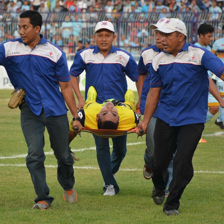 SemenpadangFCID's tweet photo. Tim @SemenpadangFCID turut berbela sungkawa atas Meninggalnya kiper @PerselaFC dalam laga @Liga1Match sore tadi #RIPHuda https://t.co/tcjP5xxqwl