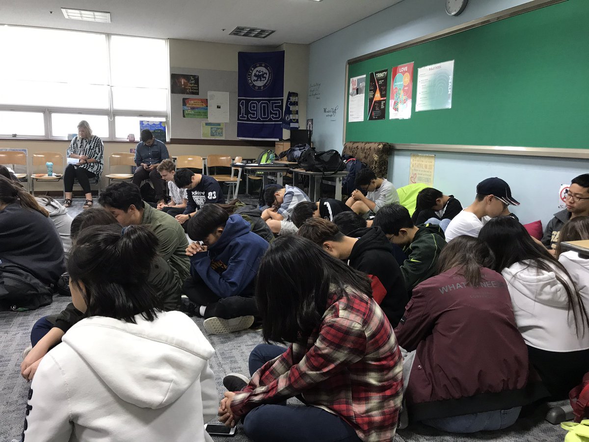 peter4him's tweet photo. MOVEMENT OF #GOD at #KnightsRok Student Led #bibleStudy.  #HolySpirit is moving @GSISKorea. https://t.co/oooVDrsATk