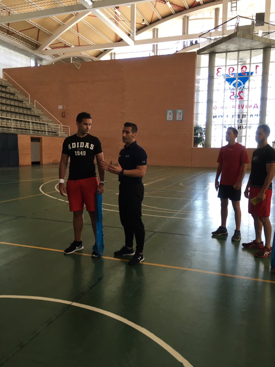 Alvaro_EF86's tweet photo. Aprendiendo a cuidar la espalda de nuestro alumnado con el ilustre y reconocido profesor J.R. Heredia.
#congresoEF #EF1hdiaria https://t.co/aiiEpu682M