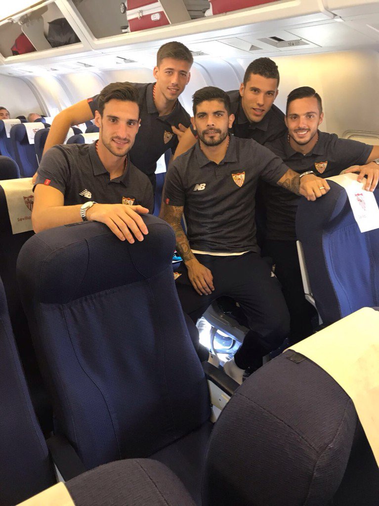 DavidSoria18's tweet photo. Destino 🇷🇺 Es hora de #Champions! 💪💪 @Pablosarabia92 @Ever10Banega @sergiorico25 @clement_lenglet #VamosMiSevilla https://t.co/9swG2ZZFE4