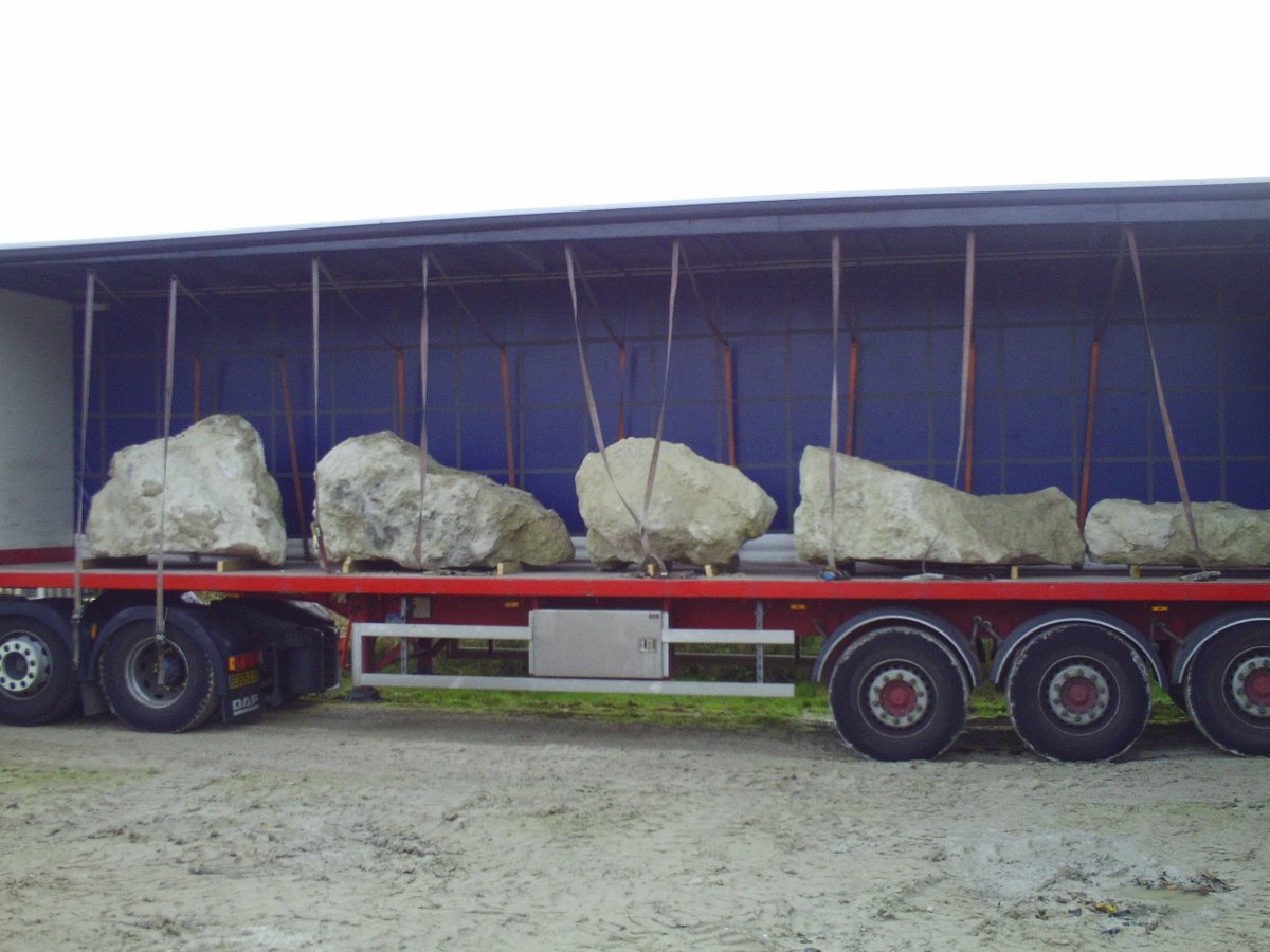 clarke_son's tweet photo. Great to send out a large amount of totternhoe clunch for the restoration of Henlow Church. #wildlifetrust #historic #churchs #clunchstone https://t.co/bVrG9pVj7z