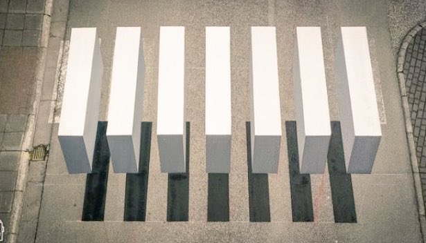 Un pueblo de Islandia prueba a pintar pasos de cebra tridimensionales para obligar a los conductores a frenar! ✌️