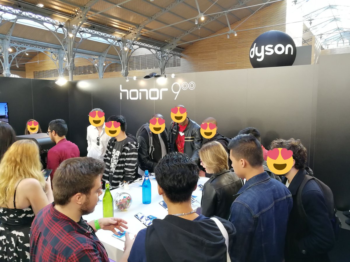 AlexisAndre_'s tweet photo. Beaucoup de monde hier sur le stand @Honor_FR à la #GeeksLive2017 pour découvrir nos produits ! Merci d’être passés☺️ cc @JournalDuGeek https://t.co/0cskB4Ap57