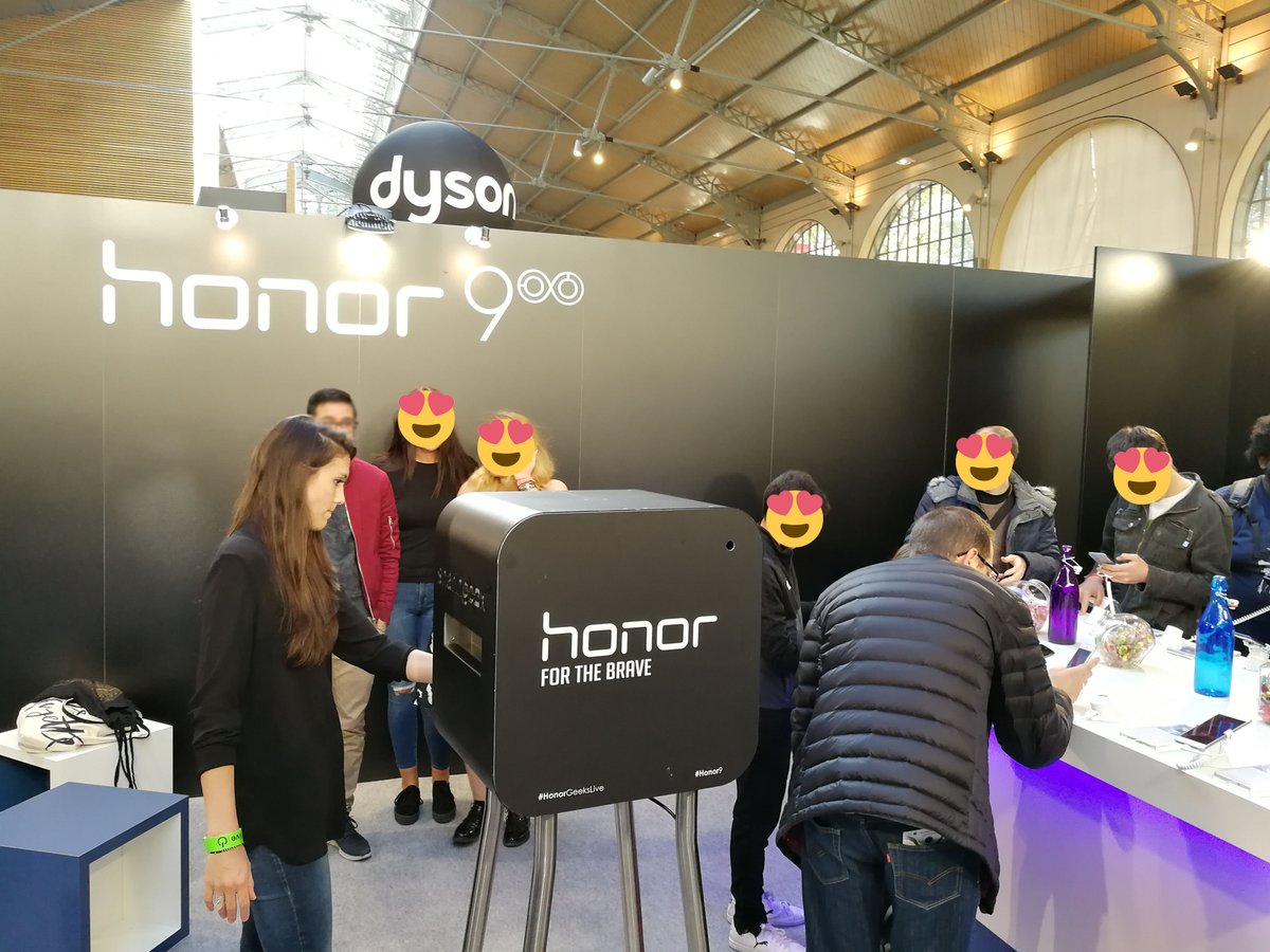 AlexisAndre_'s tweet photo. Beaucoup de monde hier sur le stand @Honor_FR à la #GeeksLive2017 pour découvrir nos produits ! Merci d’être passés☺️ cc @JournalDuGeek https://t.co/0cskB4Ap57
