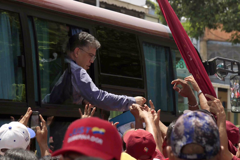 JauaMiranda's tweet photo. EL CAMINO ES LARGO https://t.co/toT6qfFmx0 Dice la sabiduría popular que mejor es echar para adelante,porque para atrás es más lejos.A VOTAR https://t.co/JKMUk97NIM