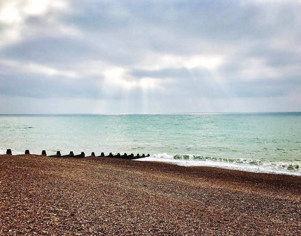 Beach jog on Sunday morning 🏃🏼🇬🇧 #hove #brighton #brightonbeach #sky #photooftheday #picoftheday #love #photograph… ift.tt/2wWwiRE