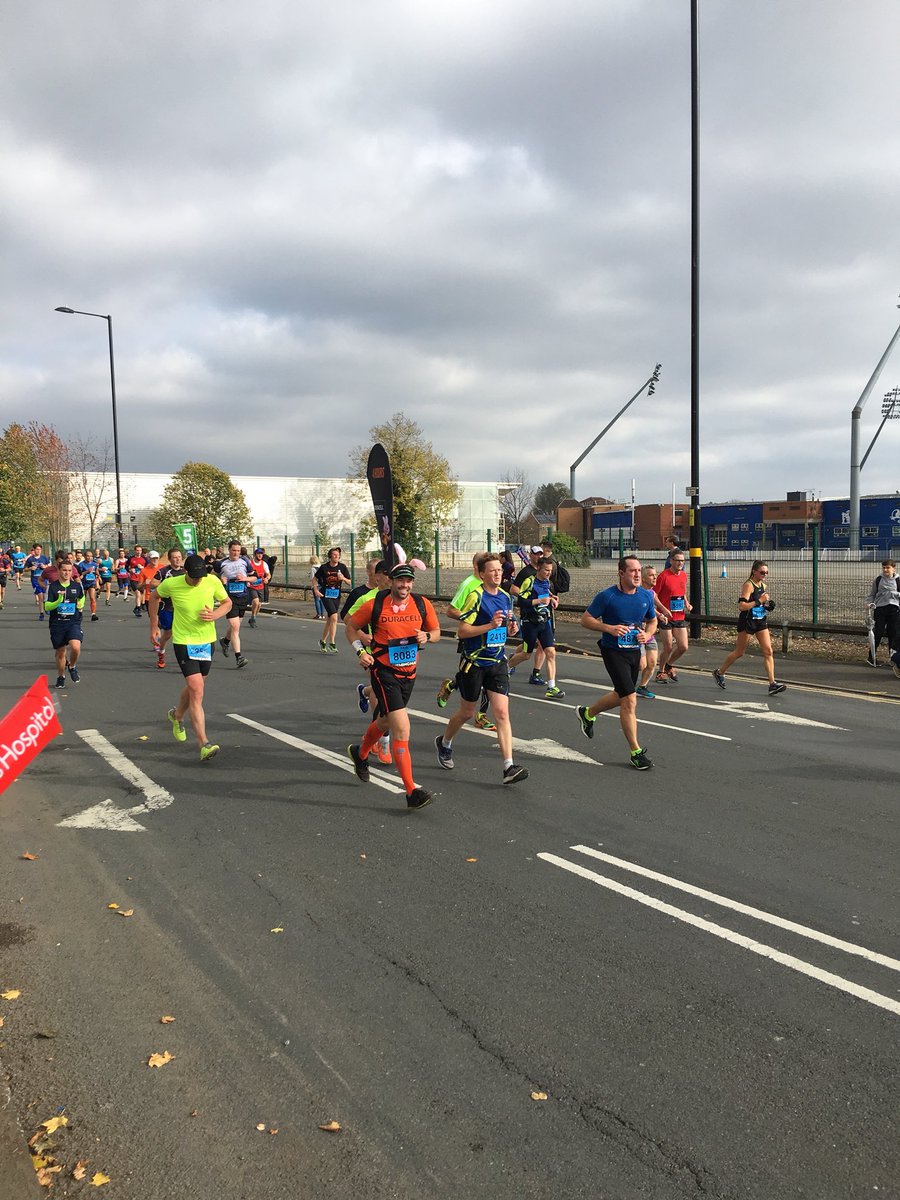binkybunny7's tweet photo. Just over 18 miles in & @paul_addicott looks very comfortable & extremely happy as always #BirminghamMarathon #sub4pacer #funbus https://t.co/QbRzfhMn6e