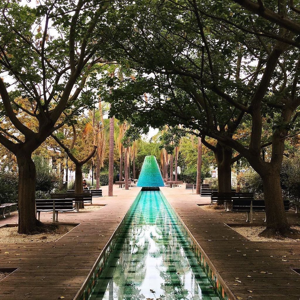 contramapa's tweet photo. És tu, outono? 🍁🍁 #lisboa #lisboalive #outono #outono2017 #portugaldenorteasul #lisboacool https://t.co/5pqjCQhAB6 https://t.co/jCWopWleEL