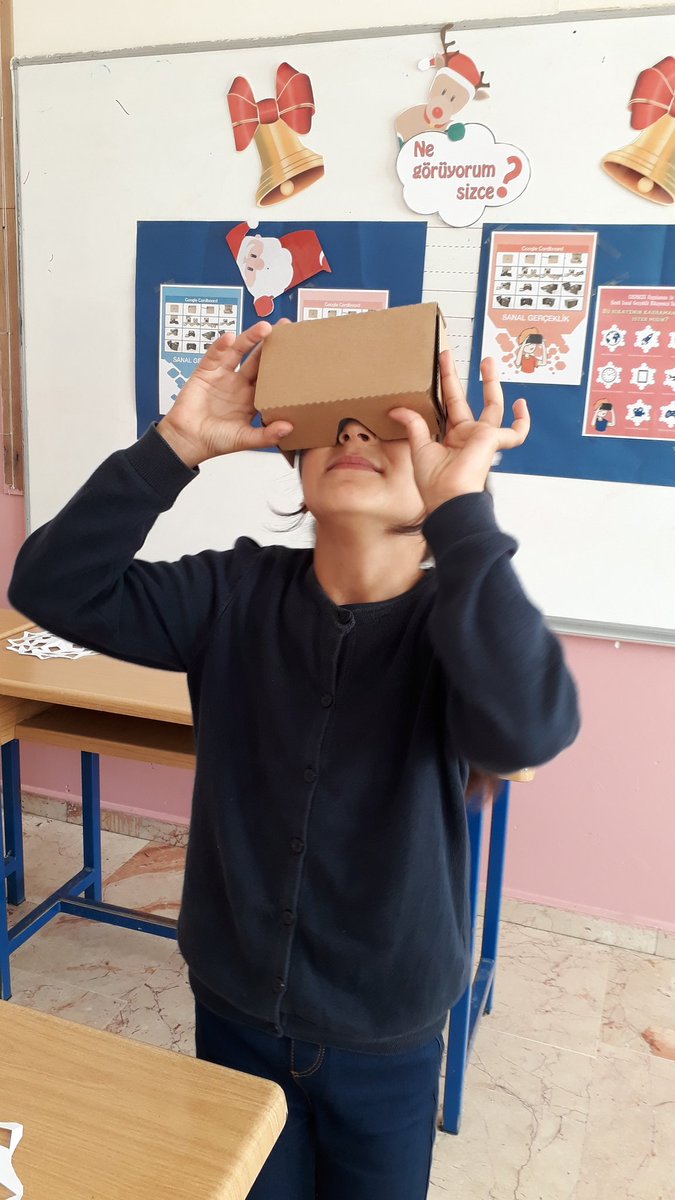 cincinosos's tweet photo. #codeweek #codeEU17 öğrenciler #cospaces ile yaratıp #googlecardboard ile #AvrupaKodHaftası nda #SanalGerceklik ile tanıştılar #Anabilim https://t.co/bGq655jpJT