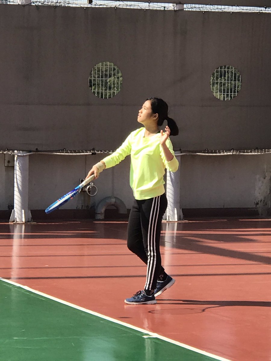 peter4him's tweet photo. @JohnBertken @GSISKorea Girls are Rockin it, too @GSISKorea #KnightsRok @alyssamuus  take a look at 2 superb 10th Grade gals. https://t.co/M0zT28nNDV