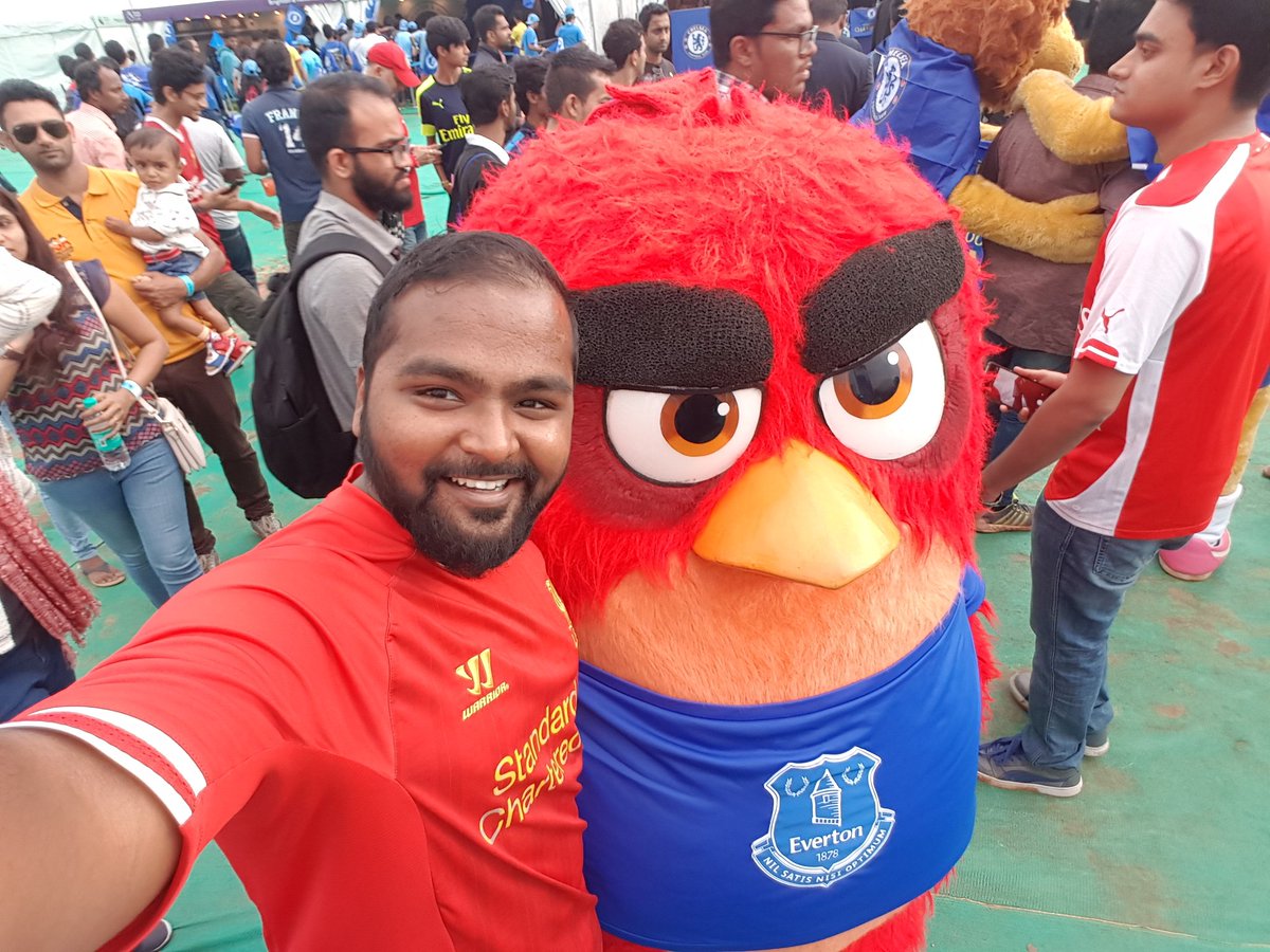 snithin39's tweet photo. How is red a blue ? True red vs fake one 😛😜 #LFC #LFCIndia #LFCinIndia @LFCIndia #PLBengaluru https://t.co/DJpIIx5OCT
