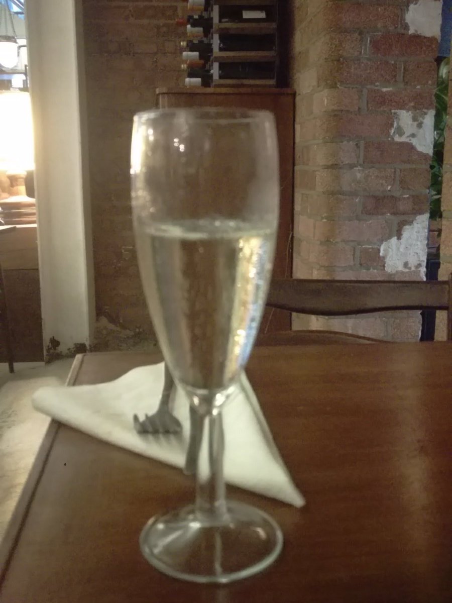 Bottomless brunch at <a href="/JonesSons/">Jones & Sons</a> Highly recommend! 🥞🍾