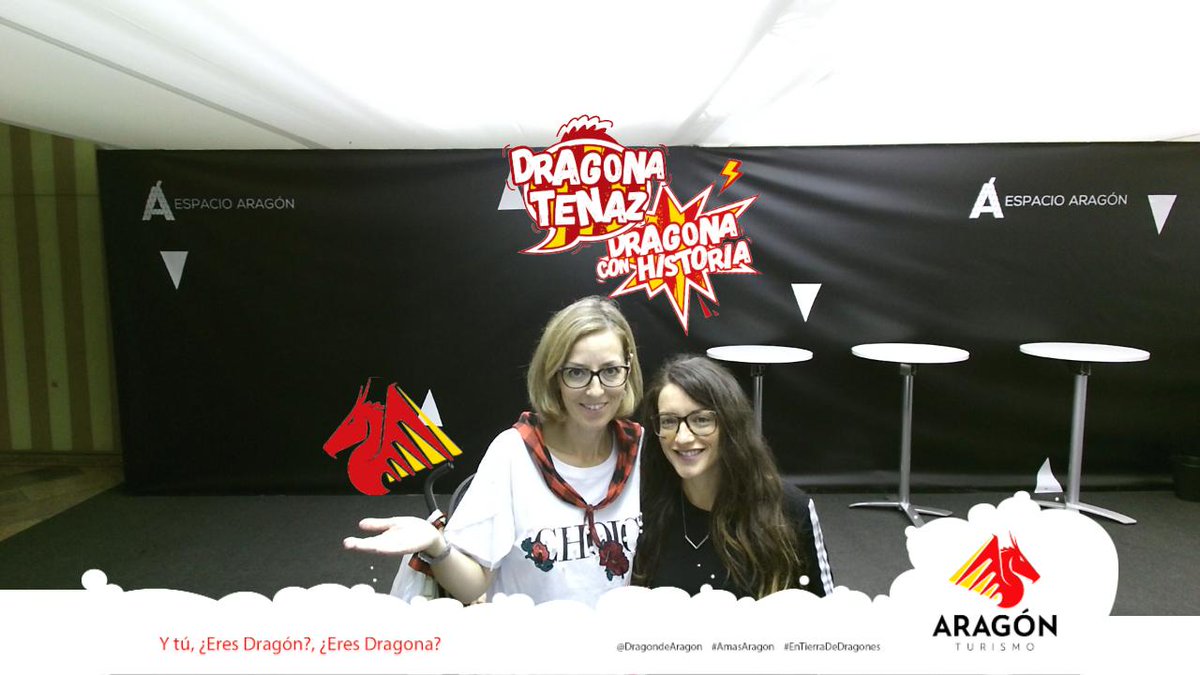 DragondeAragon's tweet photo. Disfrutando de las Fiestas del Pilar 2017 con los dragones y dragonas de #Aragon. #EspacioAragon #EnTierradeDragones 15:10:2017 13:35:34 https://t.co/0Tf7uv6WTs