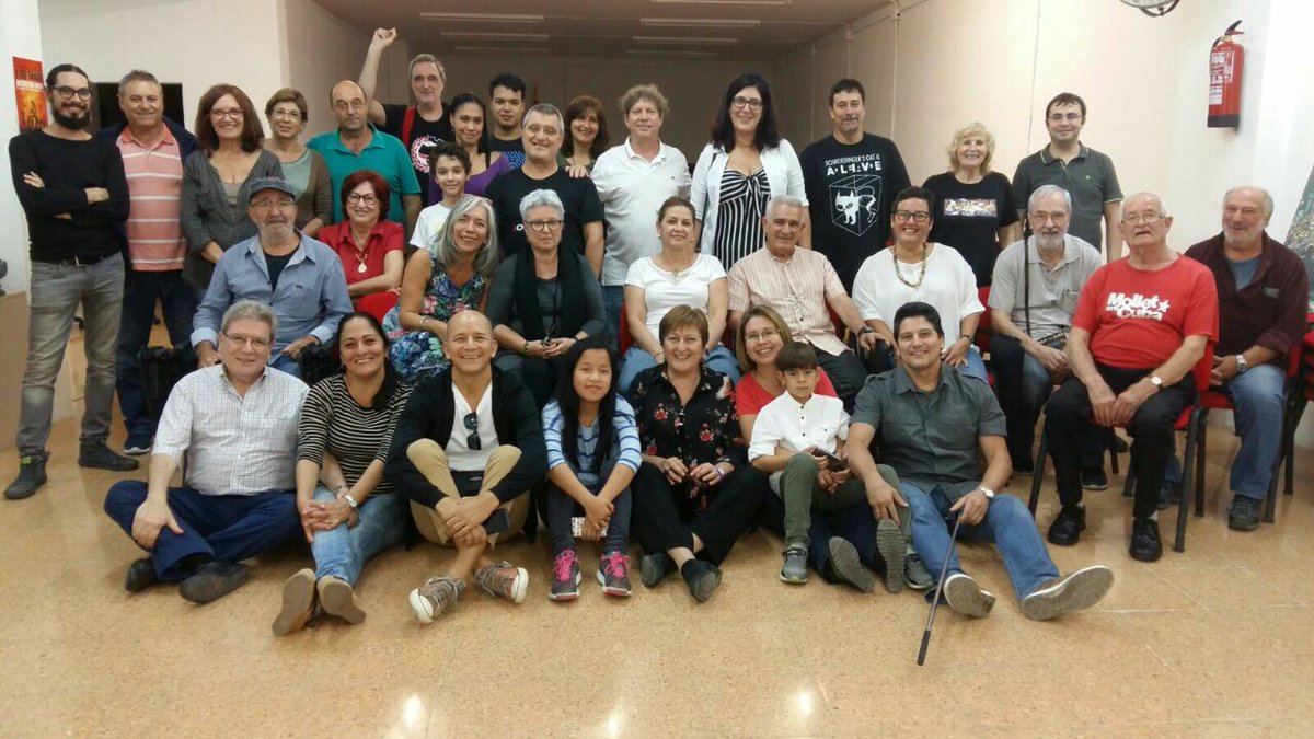 AntorchaE's tweet photo. Despedida de @Consulcuba_BCN Fabio e Isa por miembros de @DefensemCuba y @Casaldelalba @CubaMINREX iGracias por labor y buena suerte! https://t.co/NkFXlIQKYd