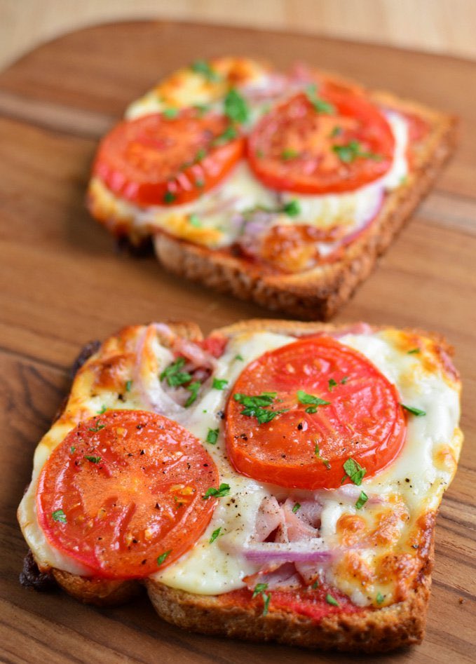 EatWithSpencer's tweet photo. #pizzatoasts make the perfect #Sunday #brunch 🍴 https://t.co/KOKv9QBjql