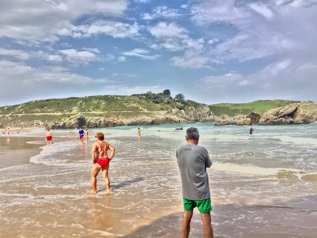 BelenBerbus's tweet photo. Playa de Borizo,Llanes,Asturias en la playa a 28 grados, a ver si senos quita la fama! @ElTiempo_tve   @ElTiempoA3 https://t.co/E20acF6wpZ