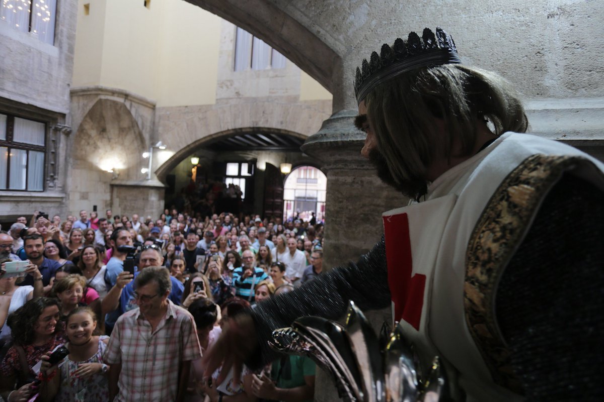 palauGVA's tweet photo. 📋 #EstemDe9 👥🎉🏛
Més de 80.000 persones participen en les activitats organitzades amb motiu del 9 d'Octubre https://t.co/ukObNb9iTd https://t.co/iIoBterps6