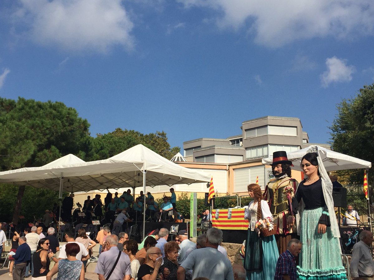 Avui hem volgut ballar sardanes a l’Aplec de les Roquetes i tot un luxe que la <a href="/CoblaSantJordi/">Cobla Sant Jordi - Ciutat de Barcelona</a> ens hagi tocat un galop d’entrada.