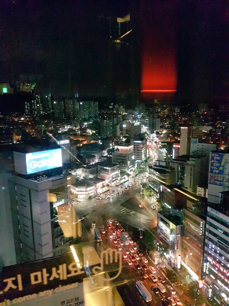 Deboouuh's tweet photo. @0_Robyn_0 @syrenquinn
Art Maling Garden et sa vu sur le quartier Hadan de Busan cette nuit 😄😊
#ArtMaling #Busan #ArtGarden #Busanbynight https://t.co/Go78Jkku9R