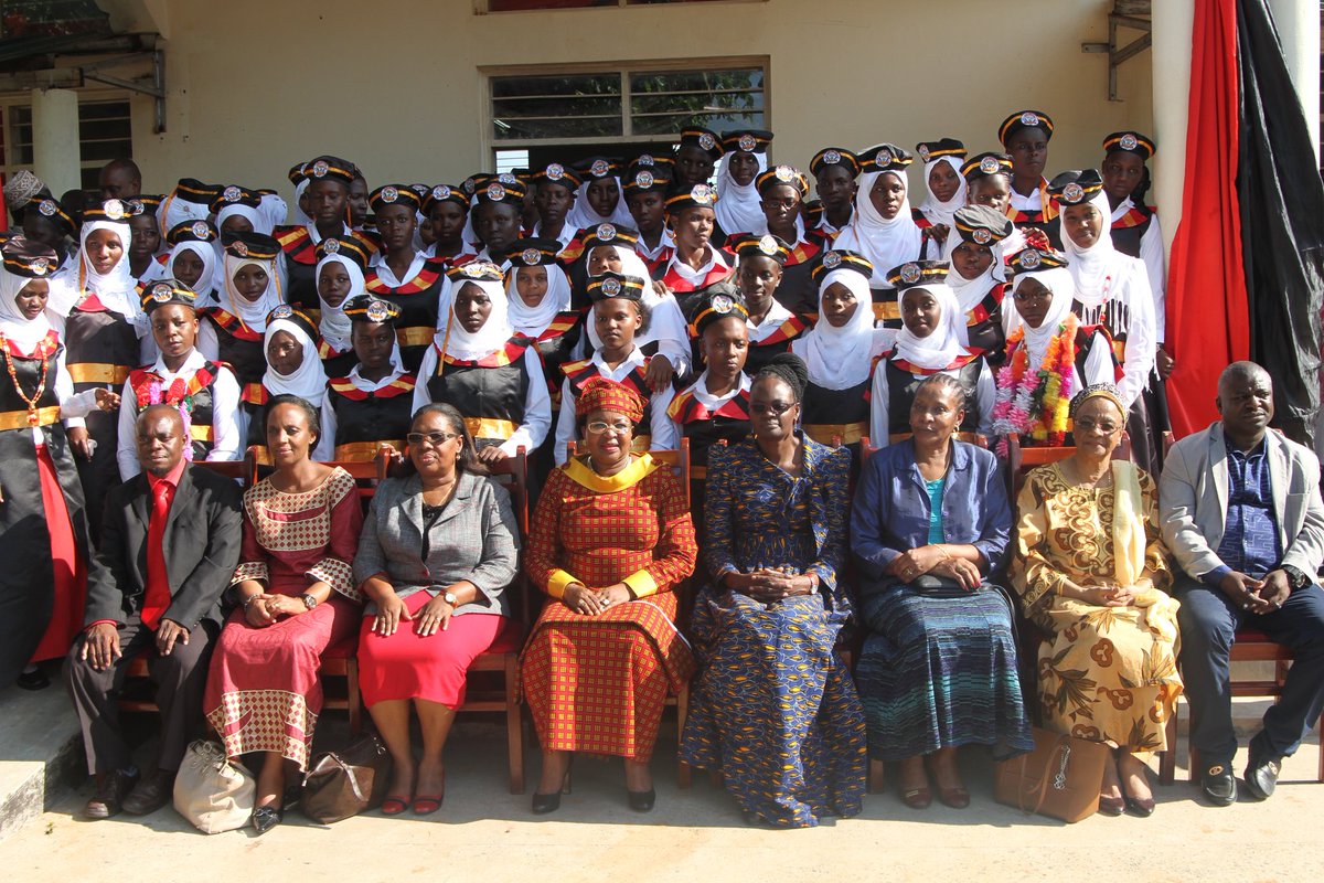 bunge_tz's tweet photo. Naibu Spika @TuliaAckson Mgeni Rasmi katika mahafali ya Kidato cha 4 Shule ya Sekondari ya WAMA NAKAYAMA iliyopo Wilayani Kibiti, Pwani. https://t.co/EL99nSKeEe
