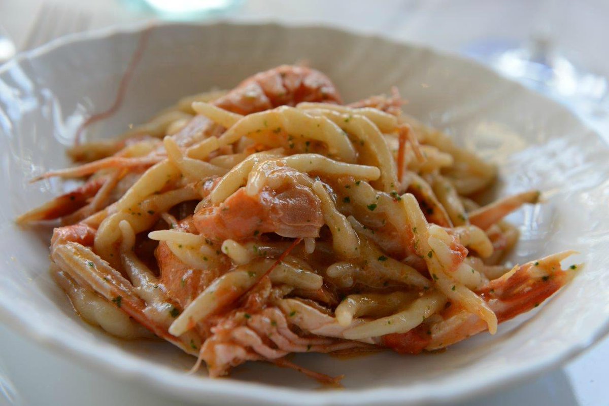 OasiHotel's tweet photo. Buon appetito anche a voi! 
Oggi per noi trofie agli scampi. All'Oasi vengono servite così oppure col pesto 😋
#ricette #lamiaLiguria https://t.co/dpWGesoriz