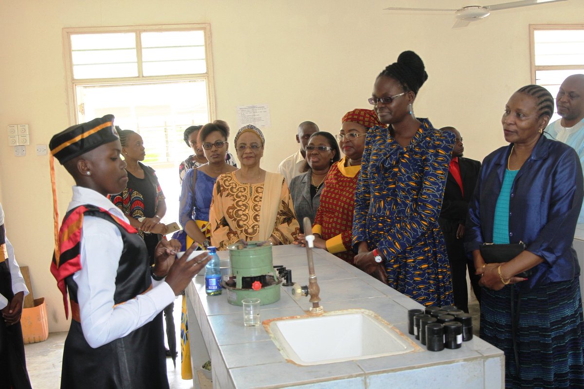 bunge_tz's tweet photo. Naibu Spika @TuliaAckson Mgeni Rasmi katika mahafali ya Kidato cha 4 Shule ya Sekondari ya WAMA NAKAYAMA iliyopo Wilayani Kibiti, Pwani. https://t.co/EL99nSKeEe