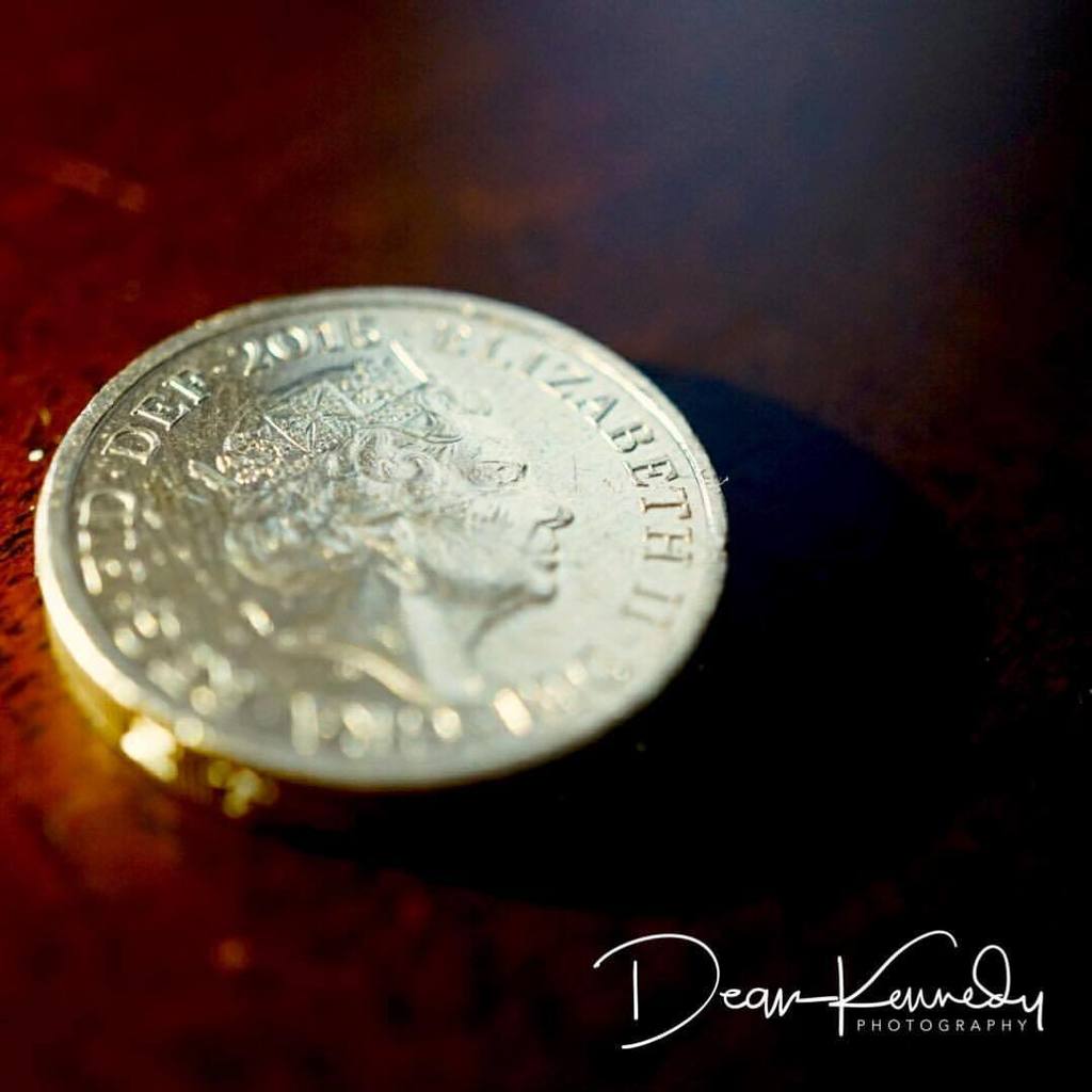 dkenphoto's tweet photo. The one pound coin first released in 1983 is no longer legal tender as of 16 October 2017. 

#£1 #1pound #onepound #onepoindcoin #coin #mon… https://t.co/aStD15nsLa