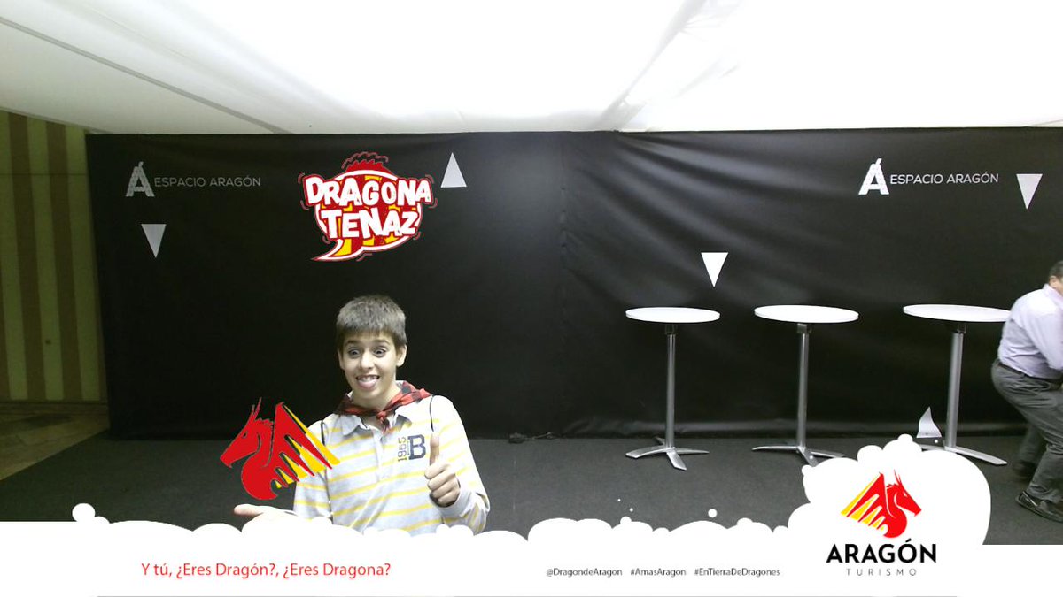 DragondeAragon's tweet photo. Disfrutando de las Fiestas del Pilar 2017 con los dragones y dragonas de #Aragon. #EspacioAragon #EnTierradeDragones 15:10:2017 13:50:59 https://t.co/d7uz985ktw