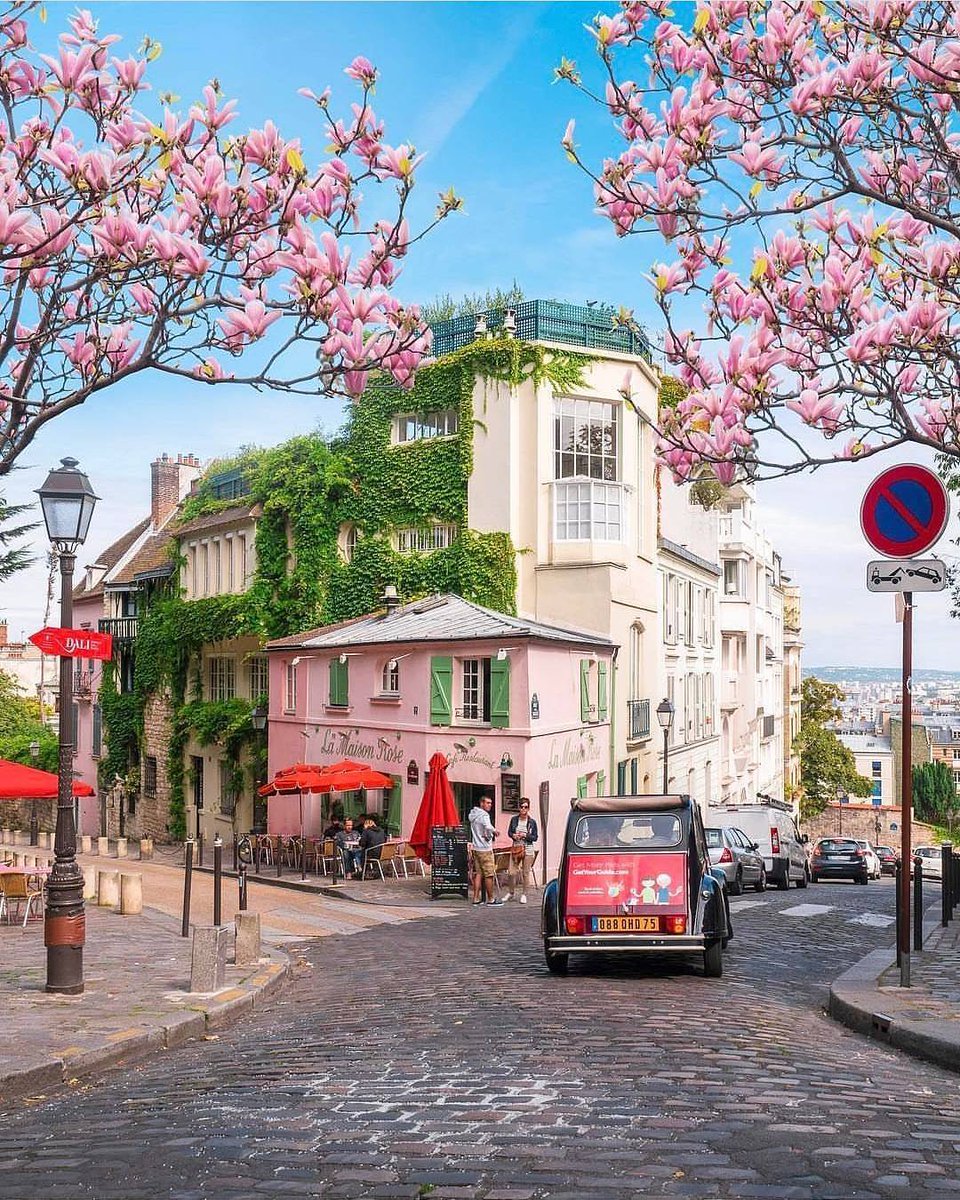 LuoghiDalMondo's tweet photo. Il quartiere di Montmartre a Parigi, #Francia https://t.co/v8IIViD2WC