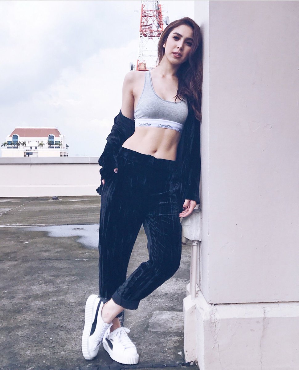 JBeauties's tweet photo. Damn, Julia! 😍 @BarrettoJulia 

📸: janaranilla https://t.co/NARkRseB9p