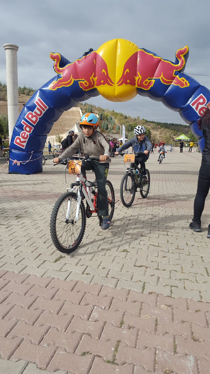parpinar's tweet photo. Hacettepe Dag Bisikleti Yarisinda Genc Yeteneklerin heyecani  ve ailelerin destegi gorulemeye deger..  @HU_Bisiklet @Hacettepe1967 https://t.co/31PR28uI42
