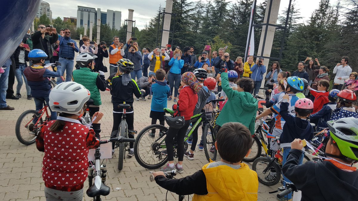 parpinar's tweet photo. Hacettepe Dag Bisikleti Yarisinda Genc Yeteneklerin heyecani  ve ailelerin destegi gorulemeye deger..  @HU_Bisiklet @Hacettepe1967 https://t.co/31PR28uI42