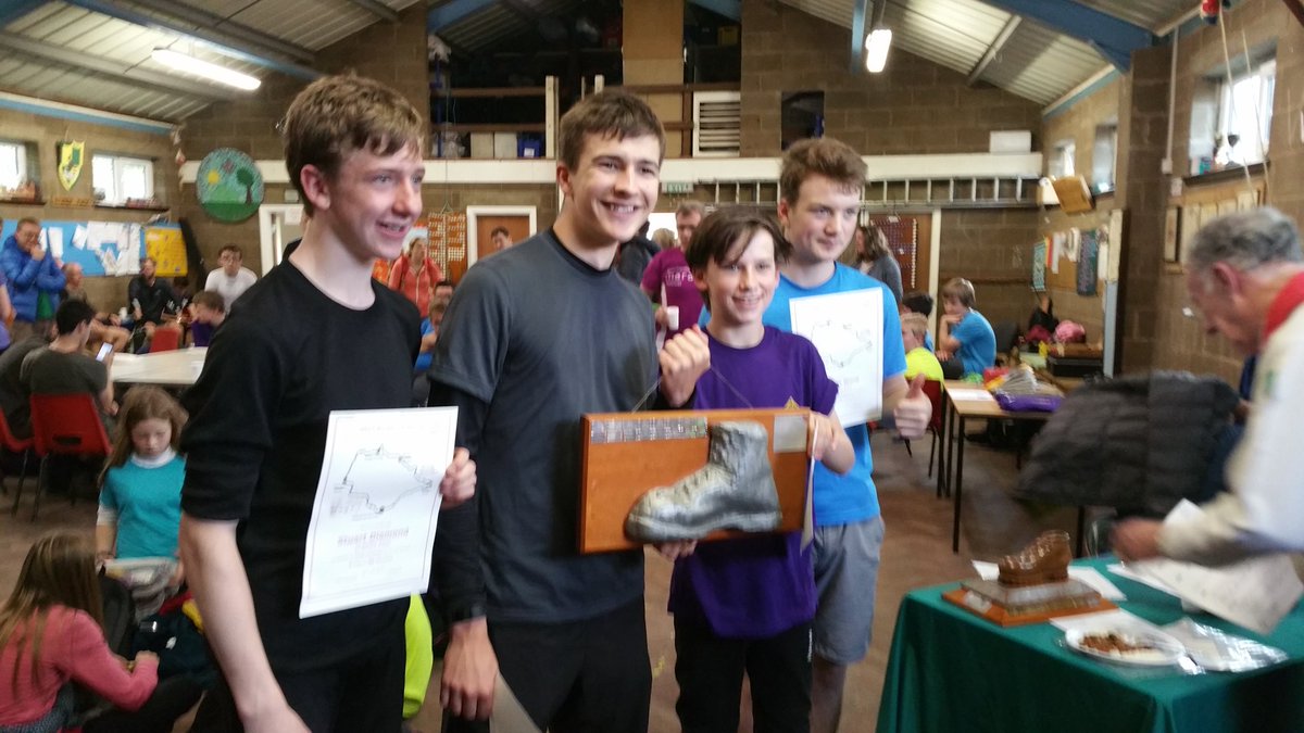 _TheKinder's tweet photo. ICBINV being presented the Kinder Challenge trophy for a time of 2 hrs 55min https://t.co/XXJqkiCzOV
