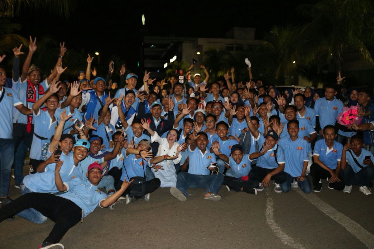 Bersama siapapun kamu kami akan selalu support <a href="/Lesti_Jenong_DA/">Lestykejora</a> 
#LestyKejoraLiveDAMISBY