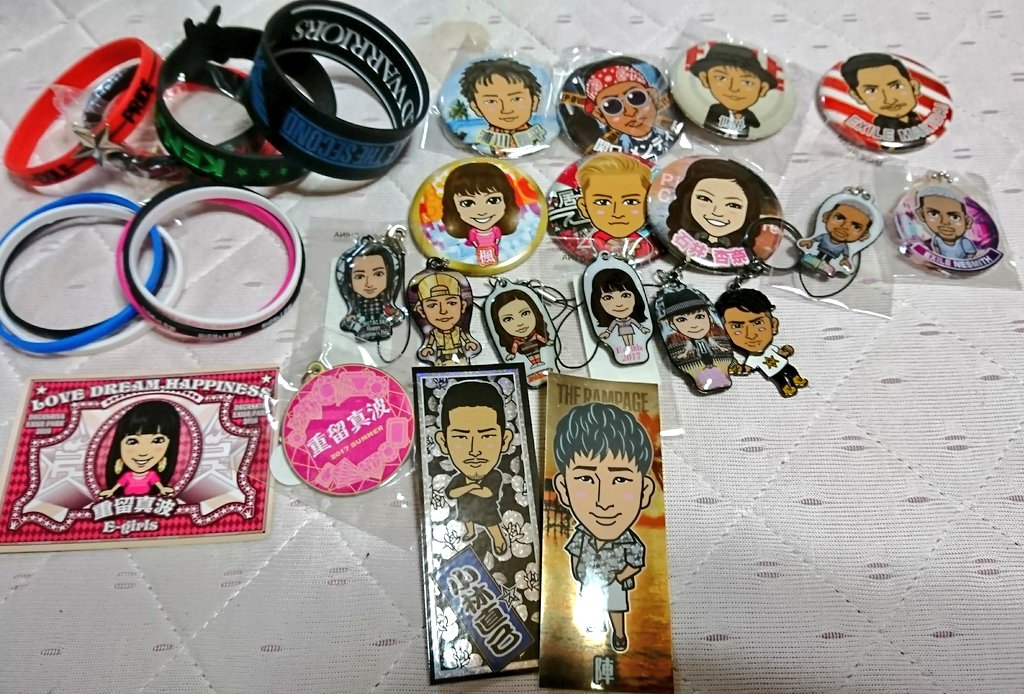 ke_om42's tweet photo. ＊ガチャ譲り＊
ガチャ整理中のため、写真のものお譲りします。
1枚目は100円～
2枚目は200円～
3枚目は500円～
4枚目はセットでの値段を記載しています。
複数購入で値引き可能です。
見えづらい物もありますので気軽にリプください😭
たくさん譲りたいので拡散もお願いします🙇 https://t.co/n8GUokmtmX