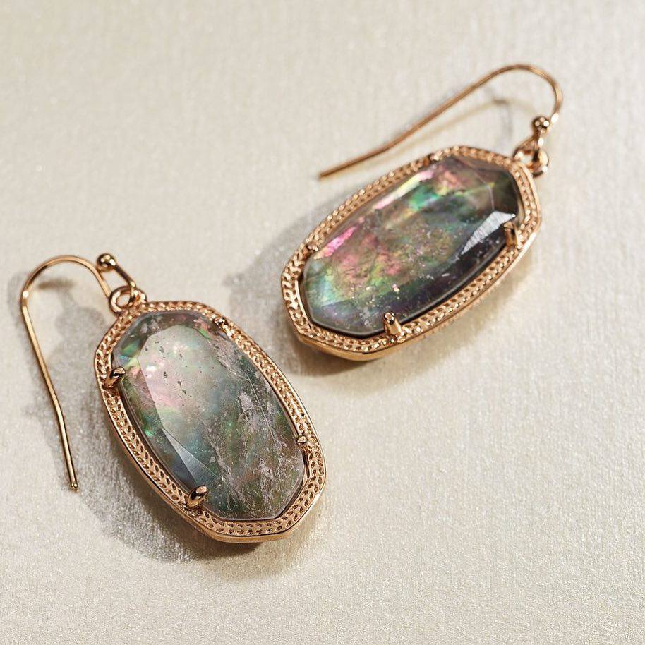 Galleria_EVV's tweet photo. Your favorite Dani Earrings, now in the newest stone for fall: Crystal Gray Illusion. #KendraScott #KSFall17 https://t.co/z0eUscjlp9